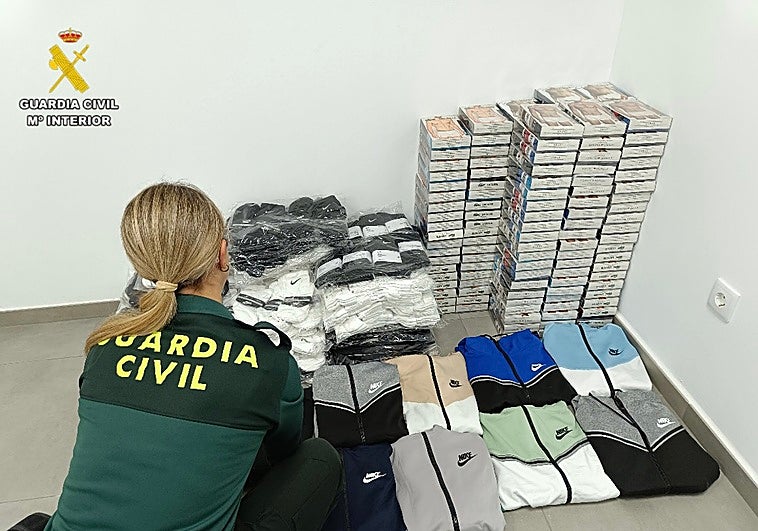 Investigado por vender ropa falsificada en Coria