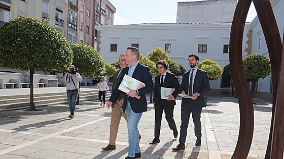 El encaje de las medidas de Vox en violencia de género y colectivo LGTBI entorpece el acuerdo en Extremadura
