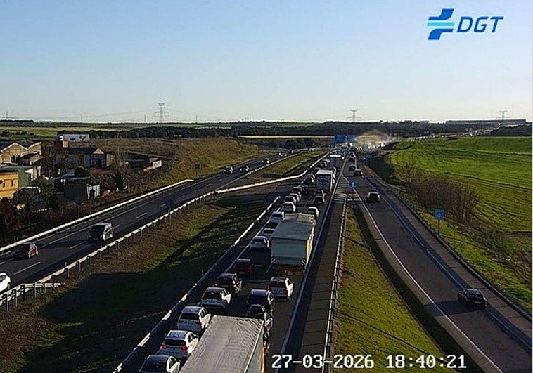 Un accidente en la A-5 complica la operación salida de Semana Santa entre Madrid y Extremadura