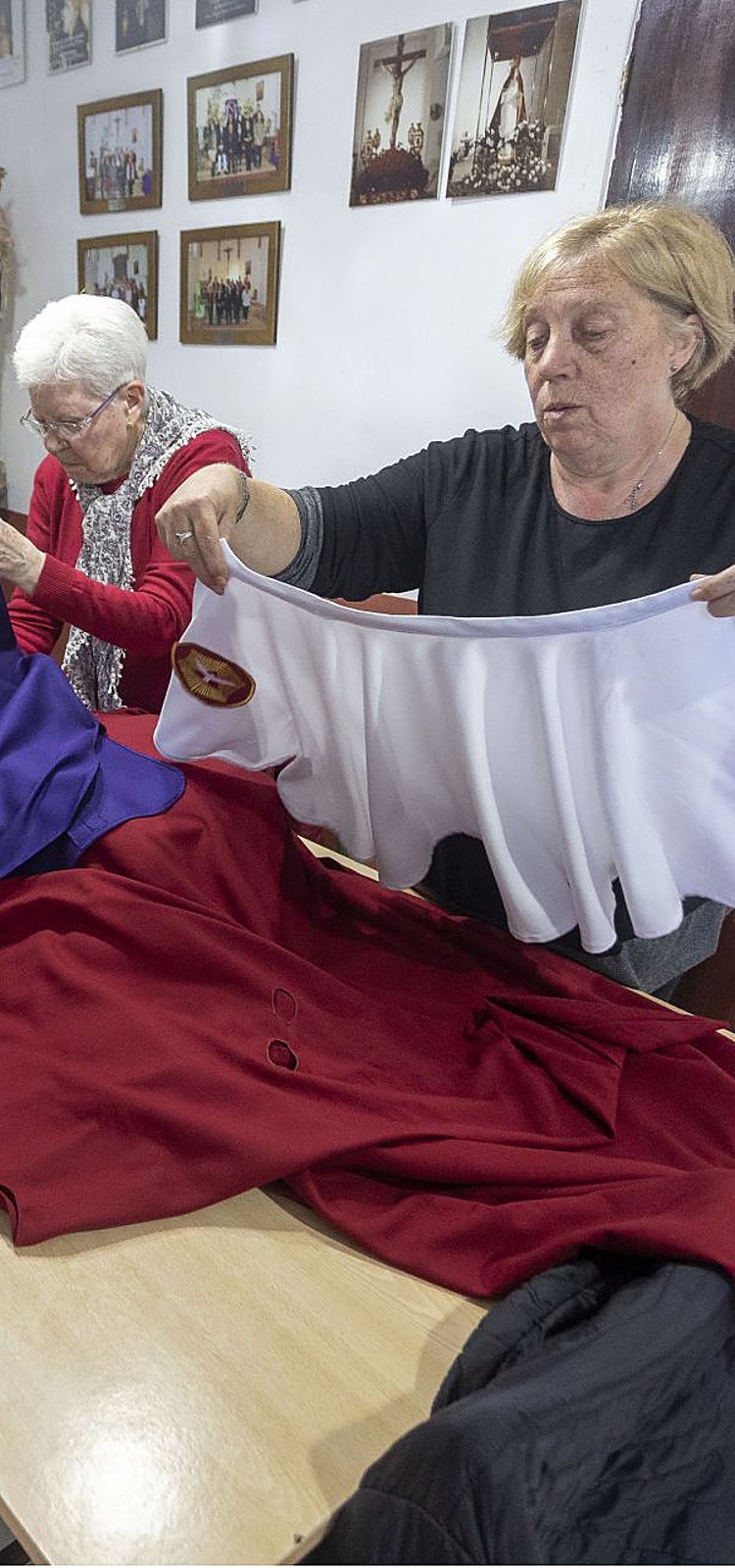 El coste de salir de nazareno en Extremadura: del alquiler del traje a los 300 euros