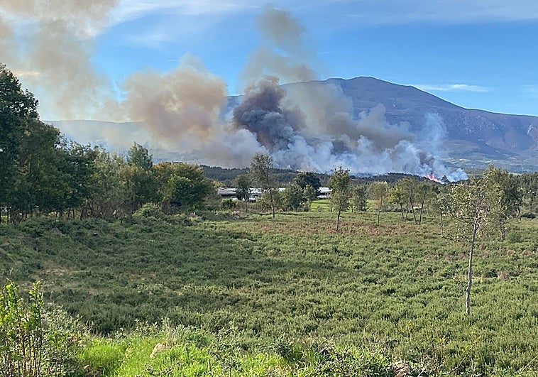 Un incendio en Losar de la Vera permanece activo de los declarados el Domingo de Ramos
