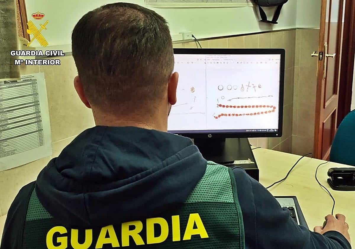 Detenida por robar joyas valoradas en 20.000 euros en una vivienda de Villafranca