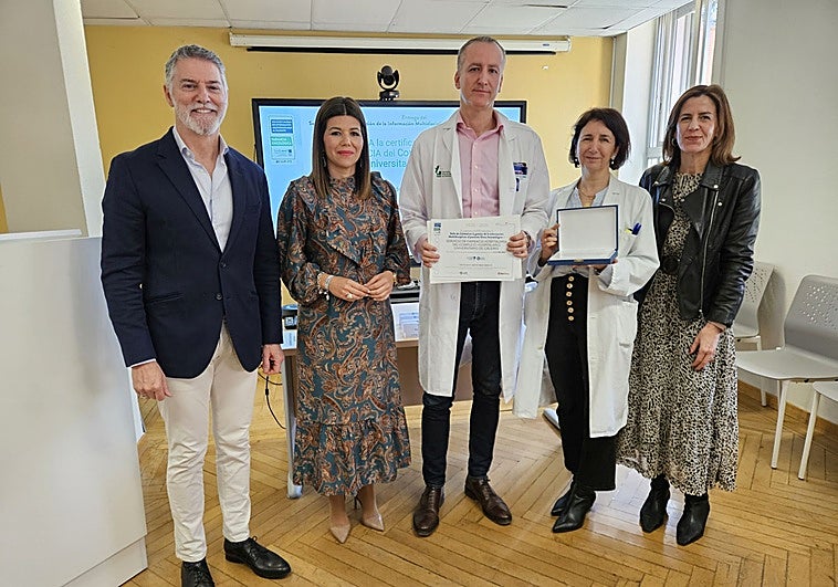 La farmacia hospitalaria de Cáceres recibe un sello de calidad por su gestión informativa a pacientes con cáncer