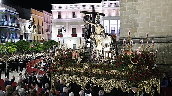 Badajoz colma con un masivo Miércoles Santo el esplendor de sus pasos