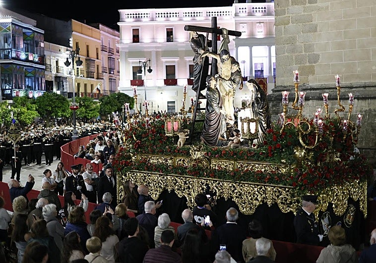 Badajoz colma con un masivo Miércoles Santo el esplendor de sus pasos
