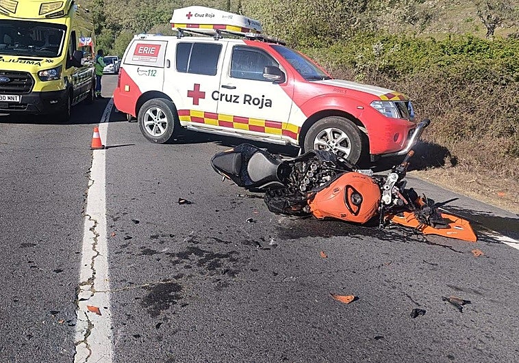 Tres heridos en un aparatoso choque entre dos motos en Losar de la Vera