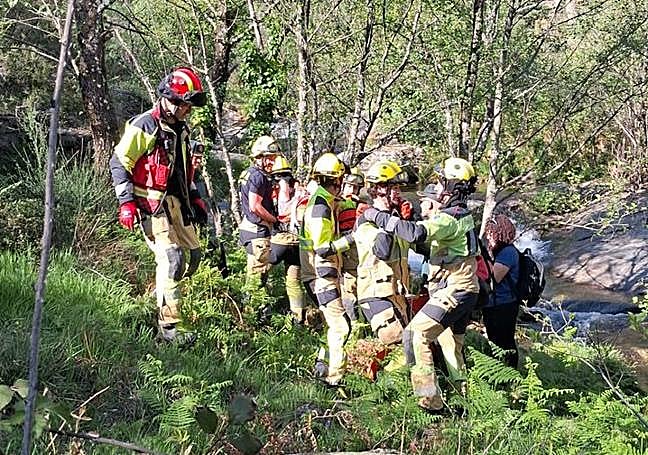 Sucesos: Rescatan a un excursionista tras sufrir una caída en una ...