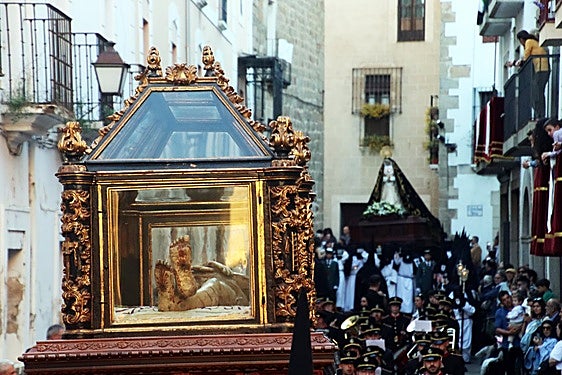 Recogimiento y emoción en el Sábado Santo