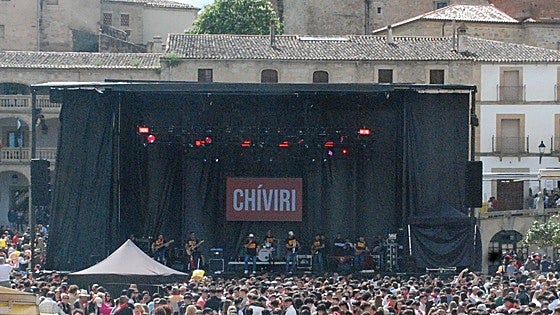 La fiesta del Chíviri llenará de colorido hoy la plaza Mayor
