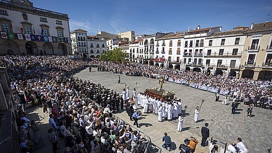 Las mejores fotos de la procesión de este Domingo de Resurrección en Cáceres