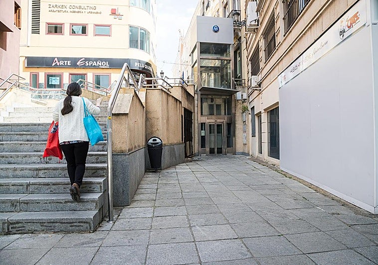 El centro de Badajoz, a la espera del arreglo del ascensor de Felipe Checa
