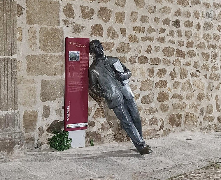 El desplome de la estatua de García Matos, principal incidencia de Semana Santa