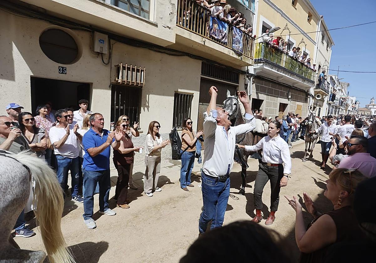 Cancelación histórica de las carreras de caballos de Arroyo de la Luz por un fallo en megafonía 