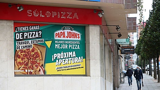 La cadena Papa John's desembarca en Cáceres con la apertura de su primera pizzería en Extremadura
