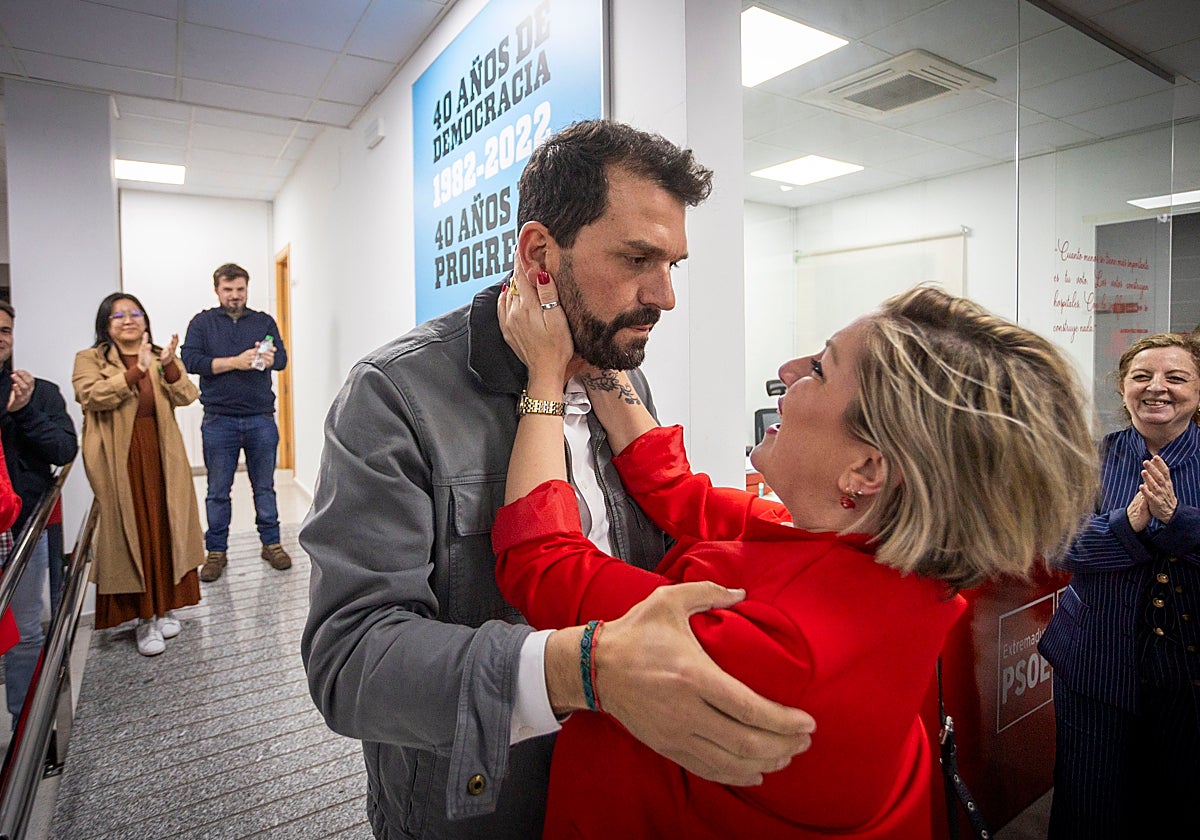 Guardiola a Cotrina: «Le deseo que esté a la altura de lo que Extremadura merece»