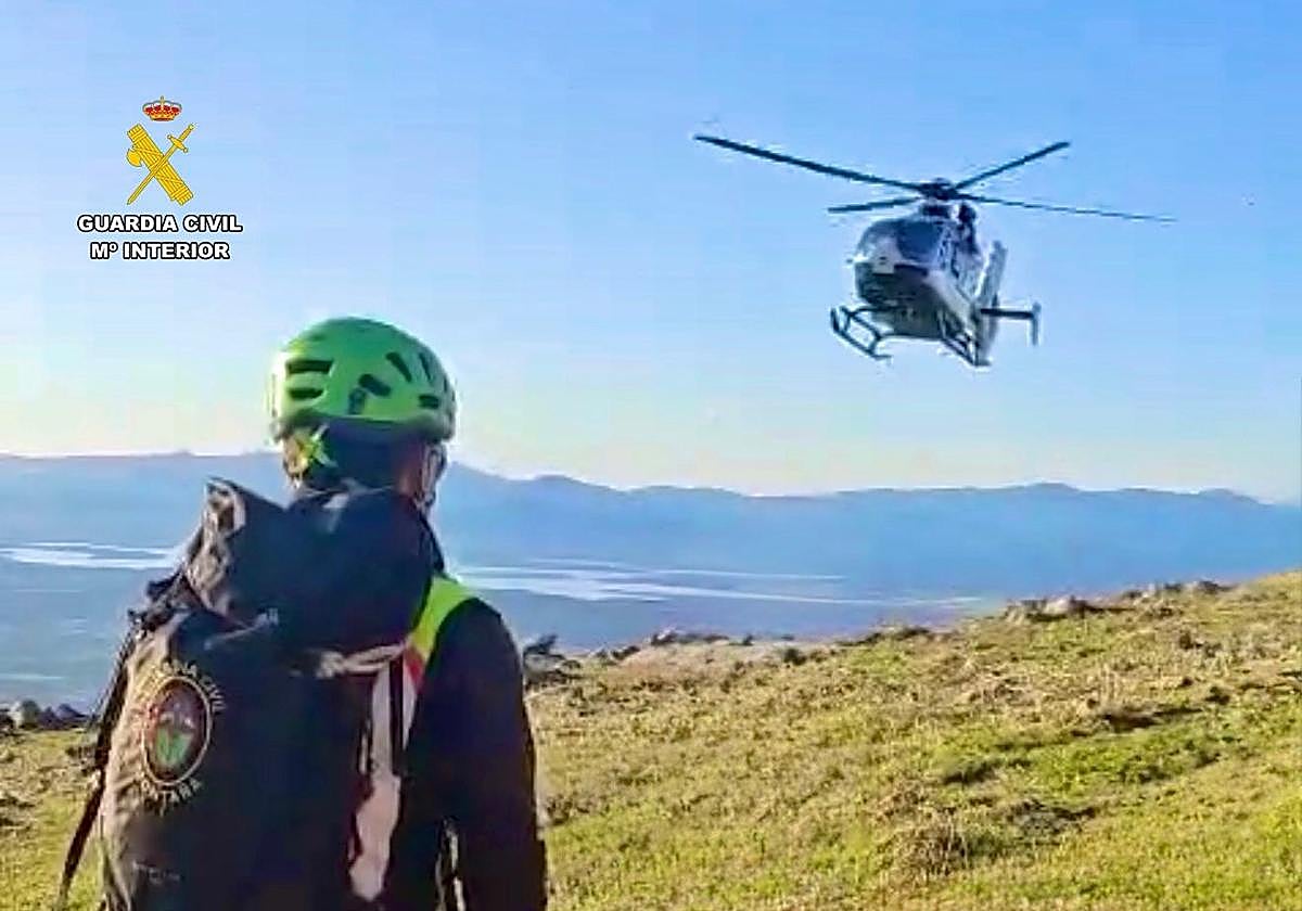 Rescatan en helicóptero a una mujer tras un accidente deportivo en la Garganta de los Infiernos