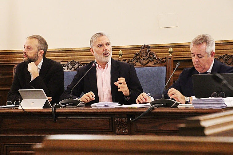 El Gobierno placentino y Tesorería se cruzan acusaciones por los retrasos en los pagos