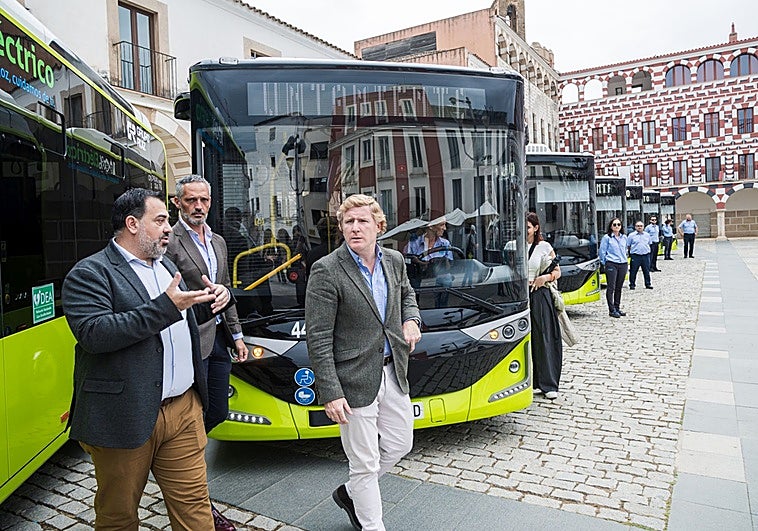 El 75 % de los autobuses de Badajoz ya son eléctricos tras la llegada de siete nuevos vehículos