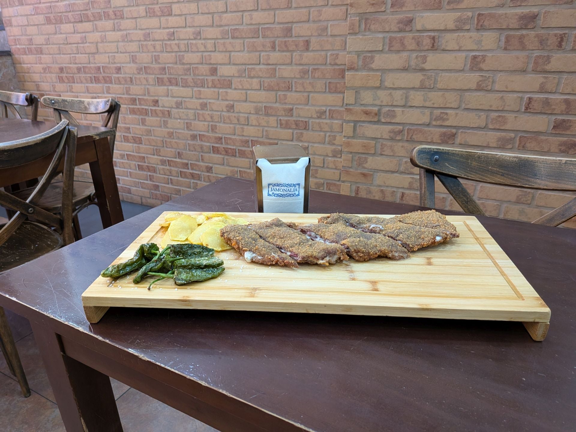 Imagen del cachopo del Restaurante Jamonalia en Almendralejo.