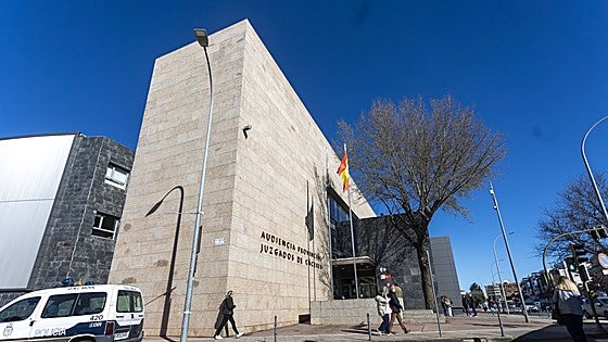 Piden dos años de prisión para una mujer por llamar «rumanos de mierda» a un matrimonio en Cáceres