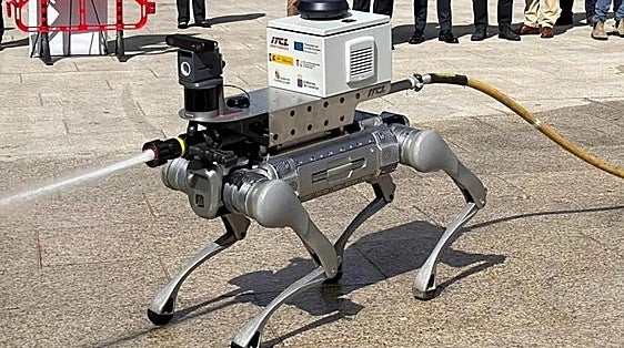 Ni drones ni mangueras: así es el nuevo sistema español que ayudará a los bomberos en incendios extremos