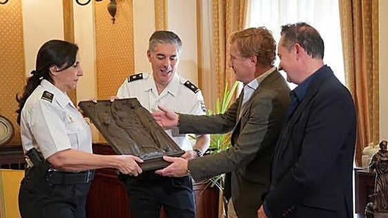 La Policía devuelve al Ayuntamiento el bajorrelieve robado hace 27 años en Badajoz