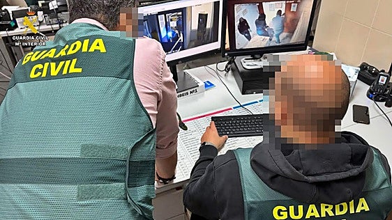 Los ladrones de Badajoz que asaltaron el camión de los regalos y se llevaron votos están acusados de 16 robos