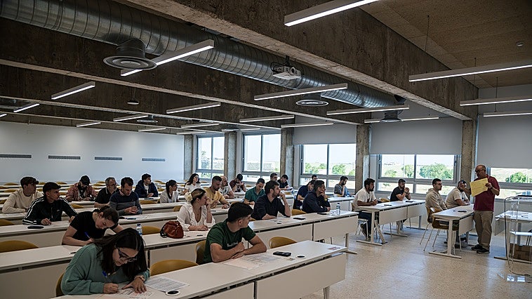 La Junta convoca los exámenes de oposición de cinco categorías en junio