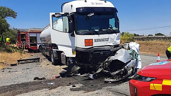 Fotos | Estado en el que han quedado los vehículos implicados en el accidente mortal de Trujillo