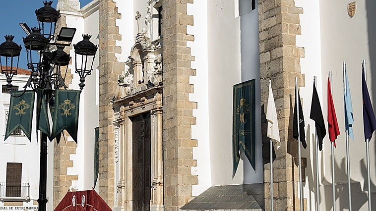 Jerez de los Caballeros se engalana para la histórica procesión Magna Mariana de este sábado