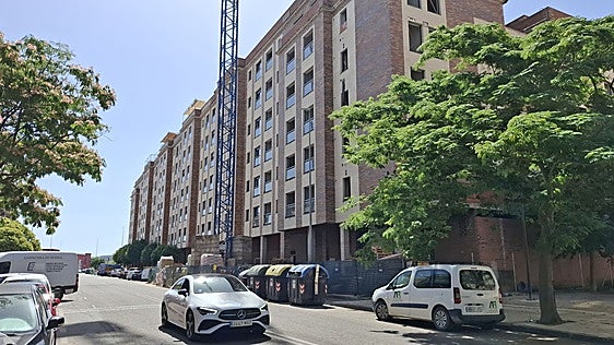 Edificios que quedaron a medias por la crisis del ladrillo se reactivan por la falta de vivienda