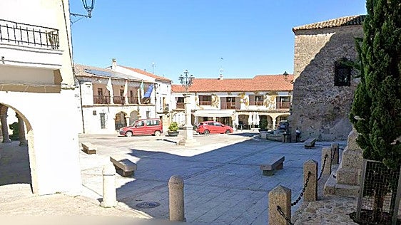 Hallan el cadáver de un hombre en la plaza de España de Peraleda de la Mata