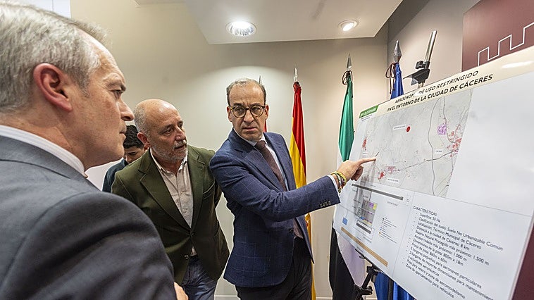 El presupuesto regional mantiene en Cáceres la partida para el pabellón de ferias e incorpora el aeródromo