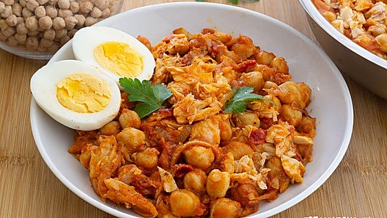 Garbanzos con atún y tomate: receta fácil y saludable