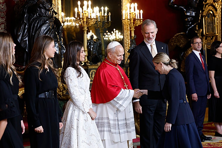 Guardiola participa en la recepción al Papa León XIV en la Casa Real