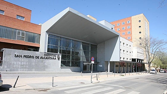El hospital San Pedro de Alcántara de Cáceres elimina las pruebas analíticas generales sin cita previa a partir del lunes