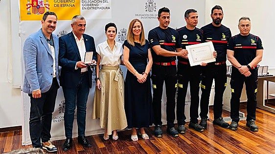 Medalla al mérito a los bomberos de Badajoz por su labor en la DANA de Valencia