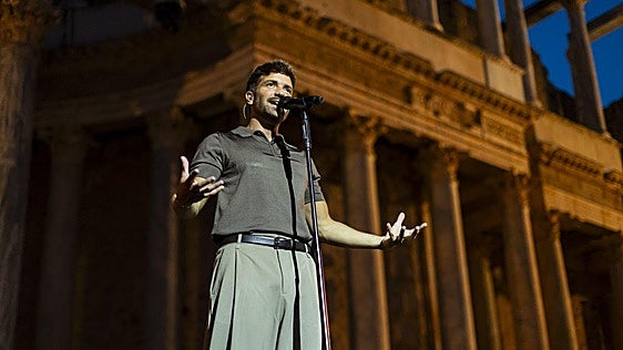 Pablo Alborán reinventa su gira en el Teatro Romano y firma una noche irrepetible en el Stone&Music