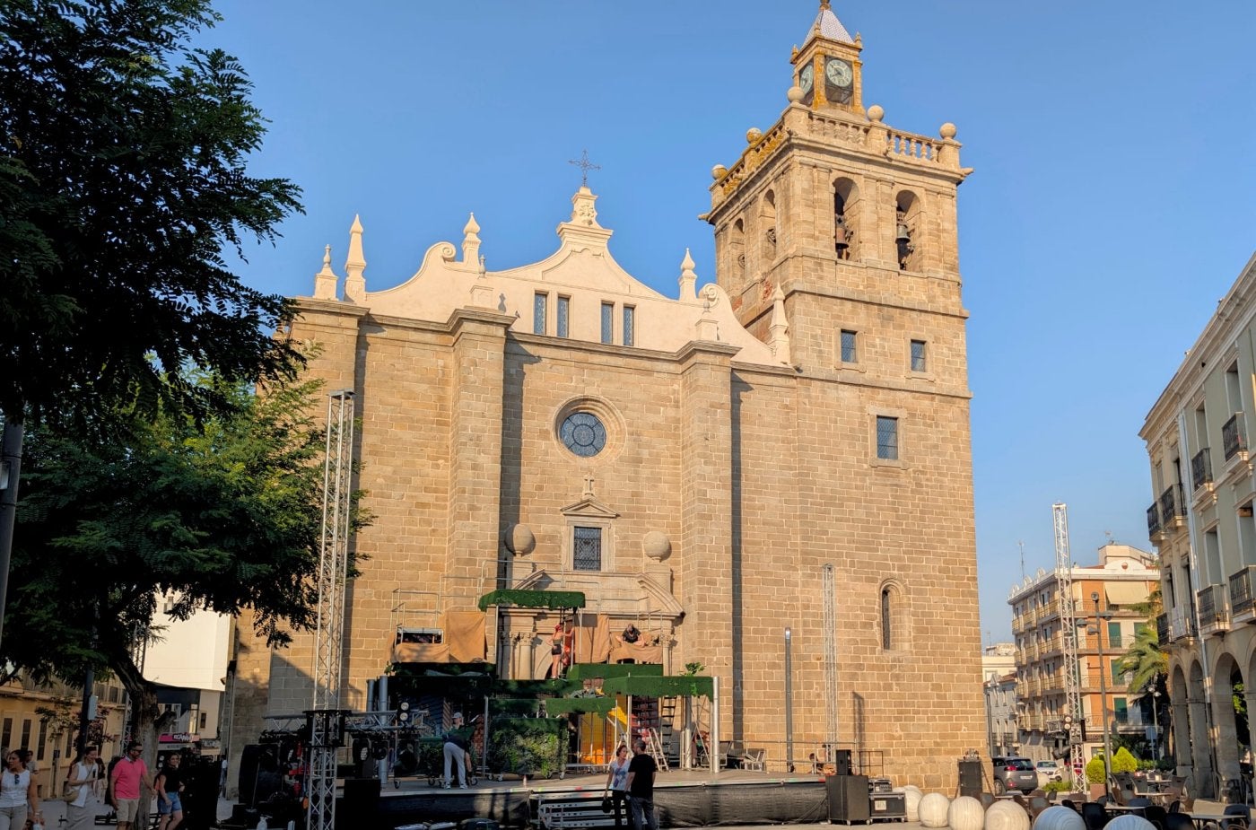 Preparativos para este jueves en la plaza de España