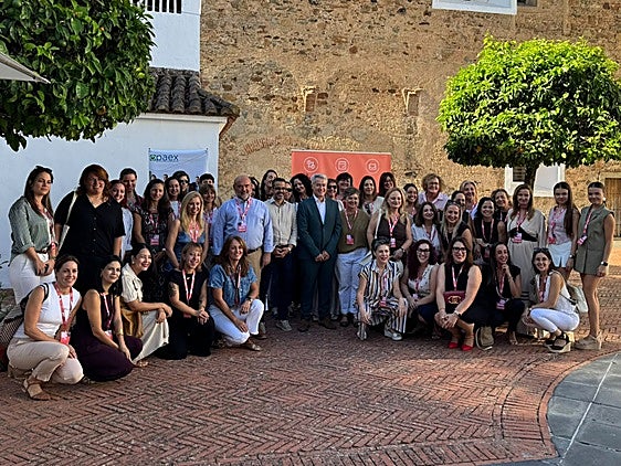 El primer 'Desayuno EME' reúne a empresarias y emprendedoras en Olivenza