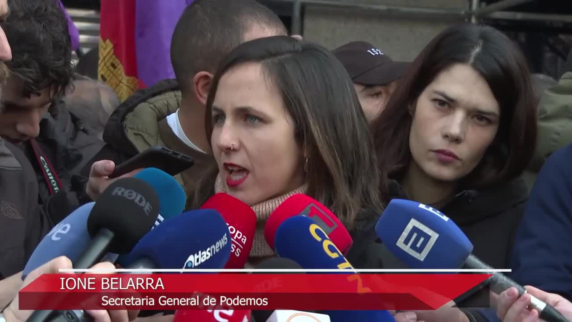 Cientos de personas se manifiestan contra el "ataque" de EEUU a Venezuela