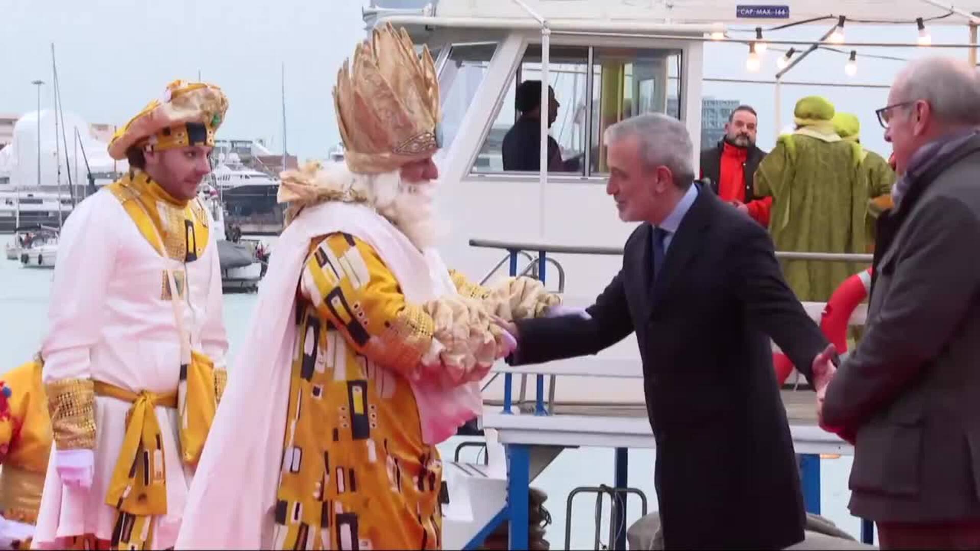 Los Reyes Magos llegan a Barcelona a bordo de las Golondrinas del Puerto
