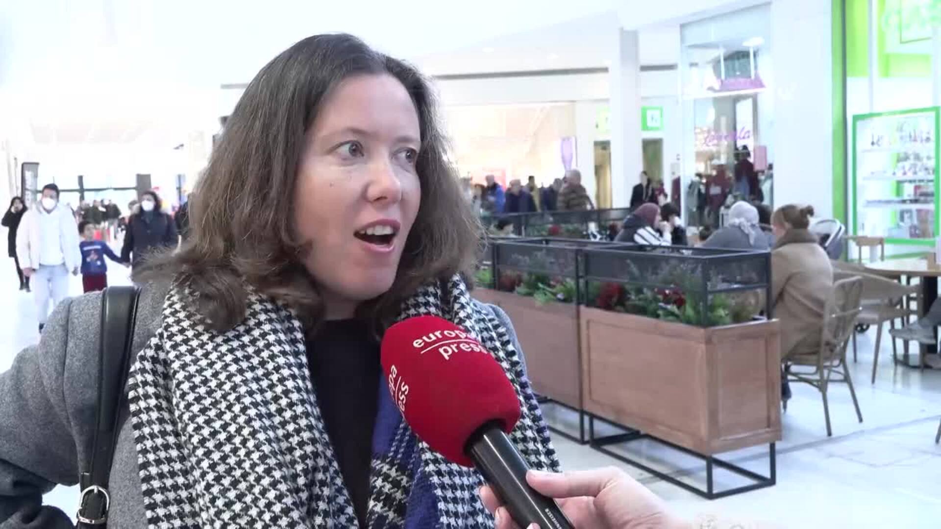 Extremeños aprovechan el primer día de rebajas con cambios y descuentos que "merecen la pena"