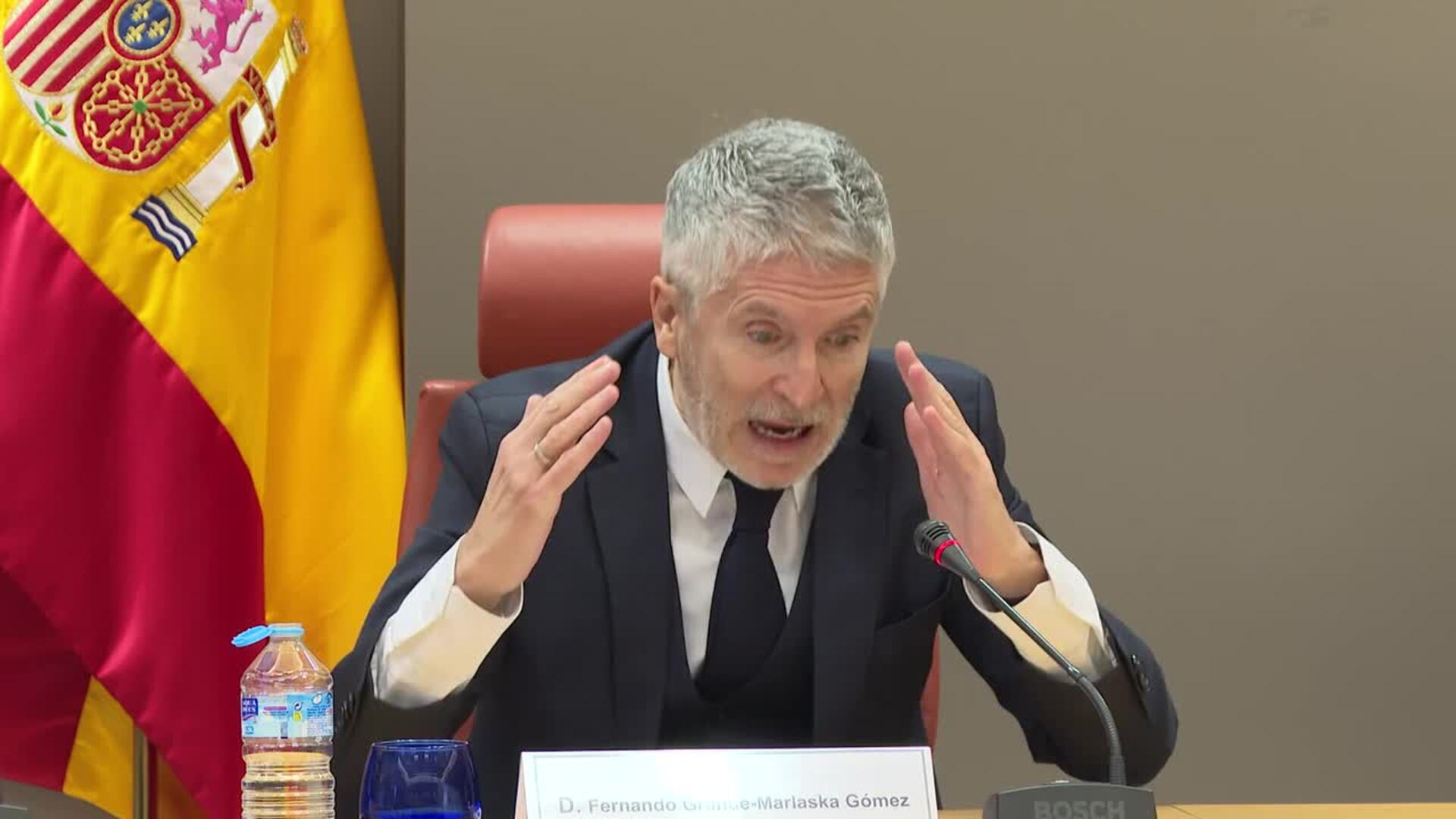 Marlaska dice que habrá un periodo "flexible" sin sanción por no llevar baliza V16