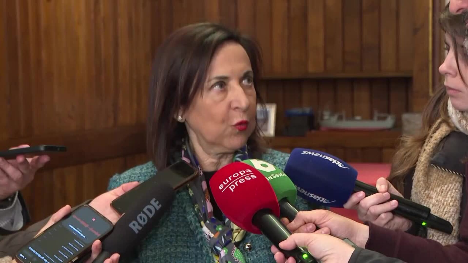 Robles avisa de que "cualquier actuación" en Groenlandia sería "inaceptable"