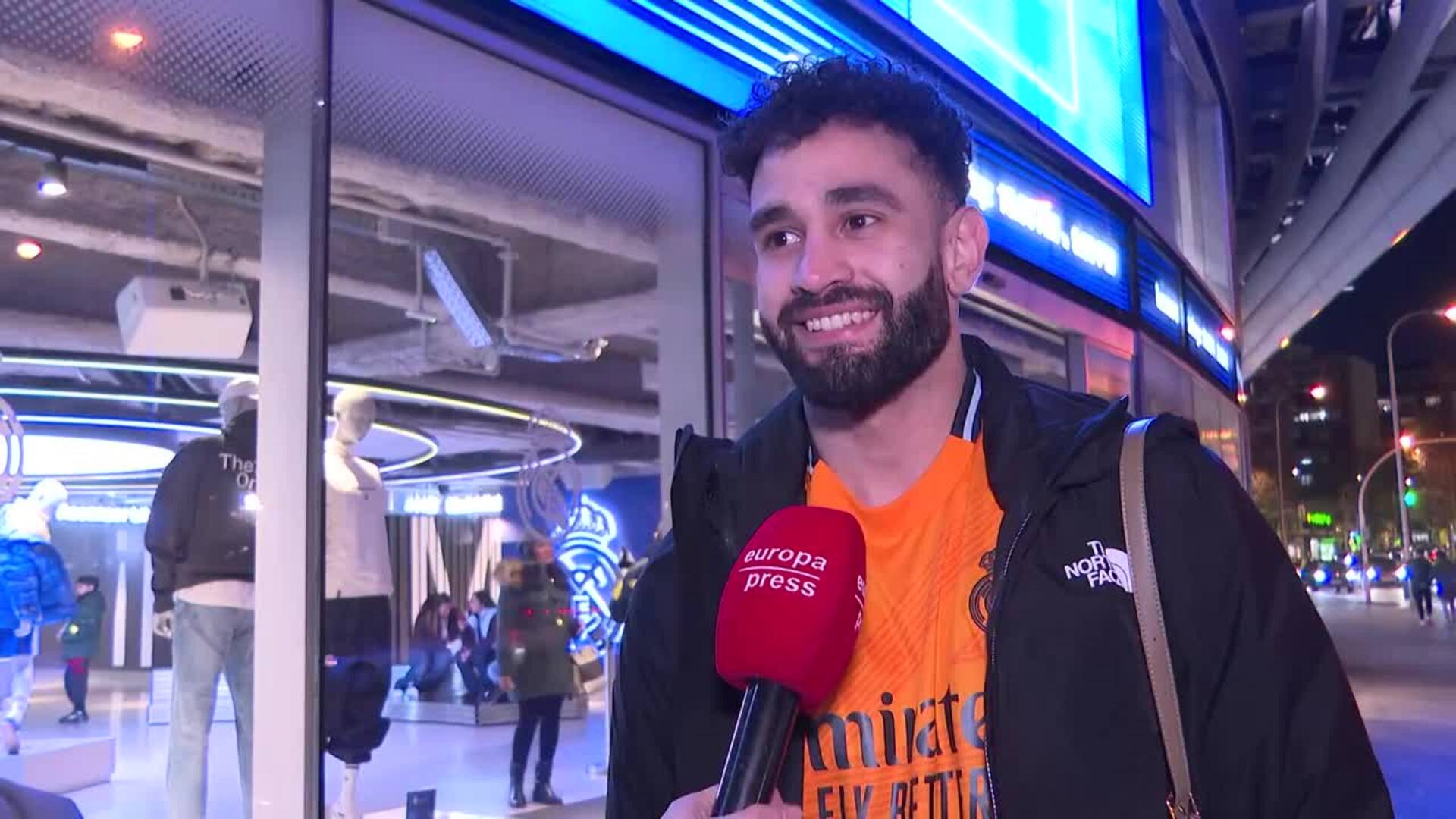 Aficionados madridistas lamentan la destitución de Xabi Alonso como entrenador