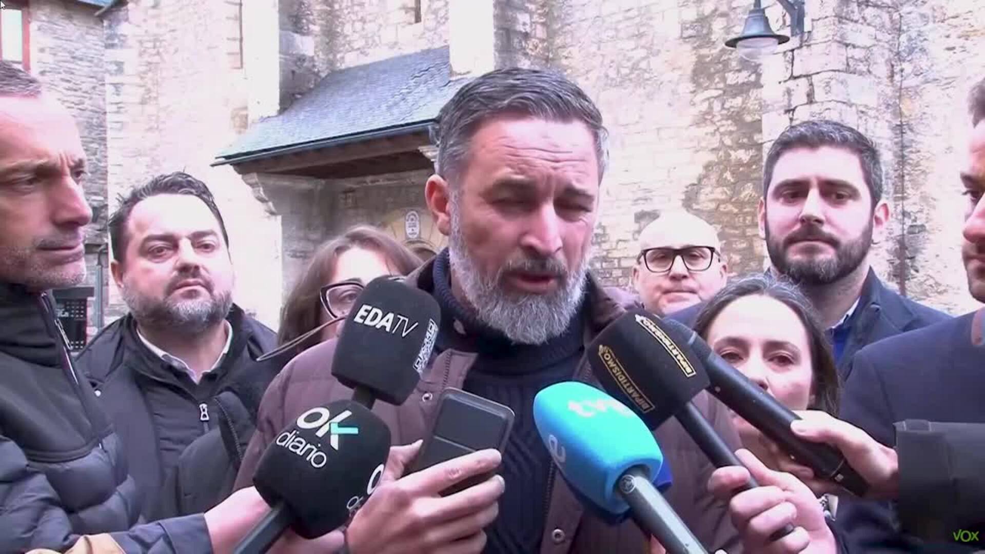 Abascal (Vox) responde a Feijóo que su reunión con Sánchez es "una estafa" a los electores