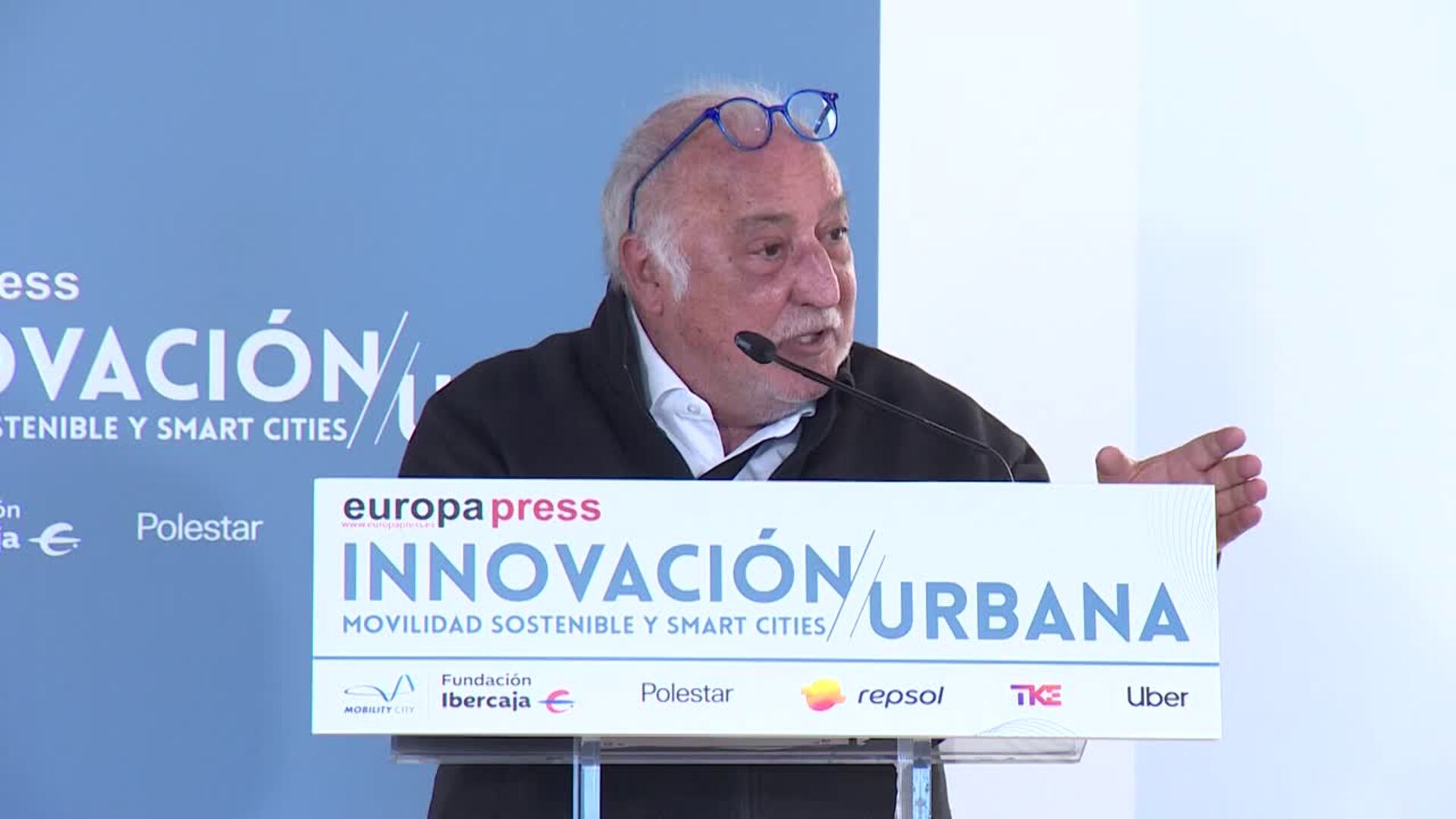Pere Navarro: "Al centro no vas con eléctrico ni diésel o gasolina, vas en transporte público"