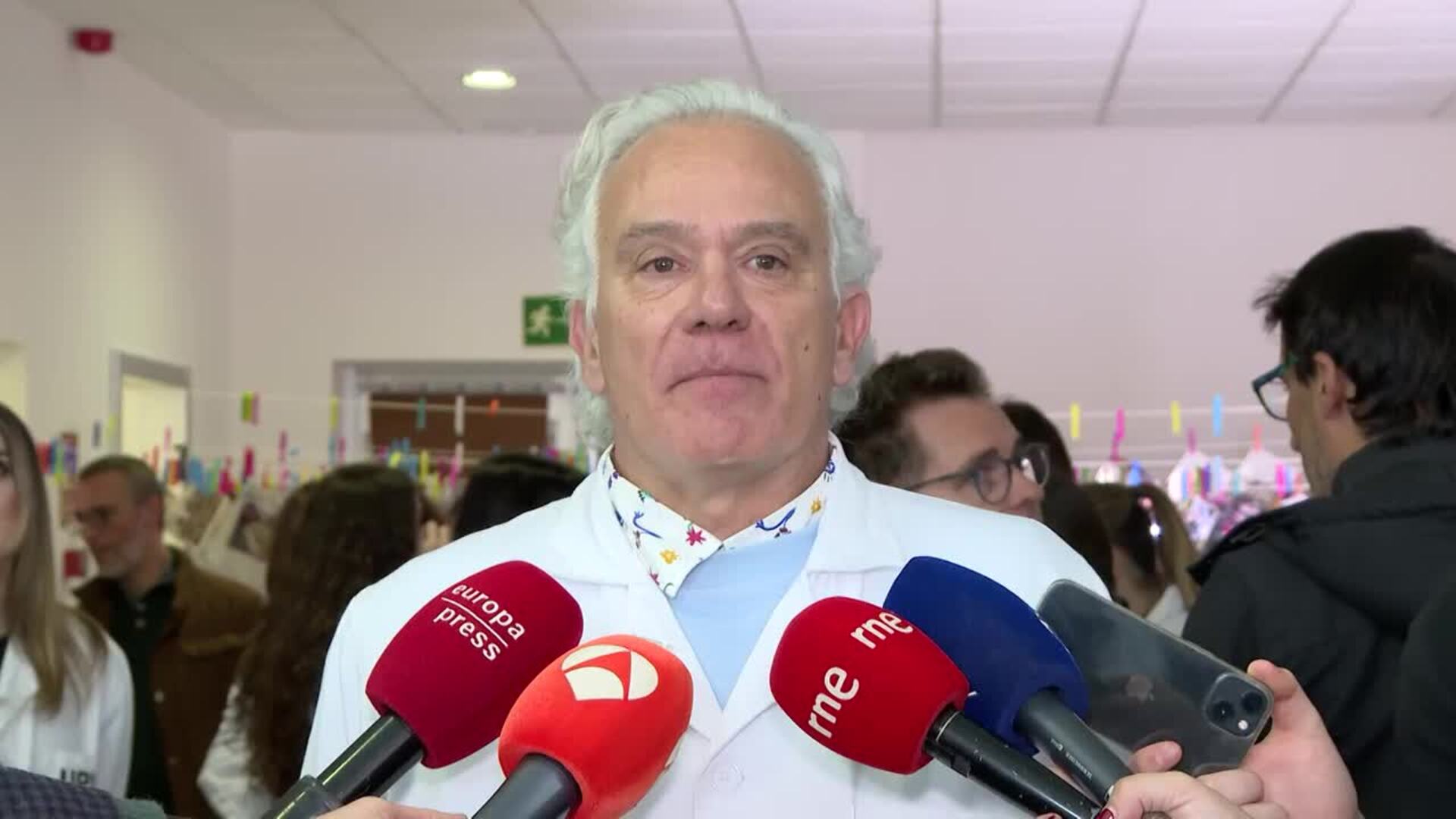 Reyes muestran su cercanía con afectados de la dana y loan la memoria rescatada