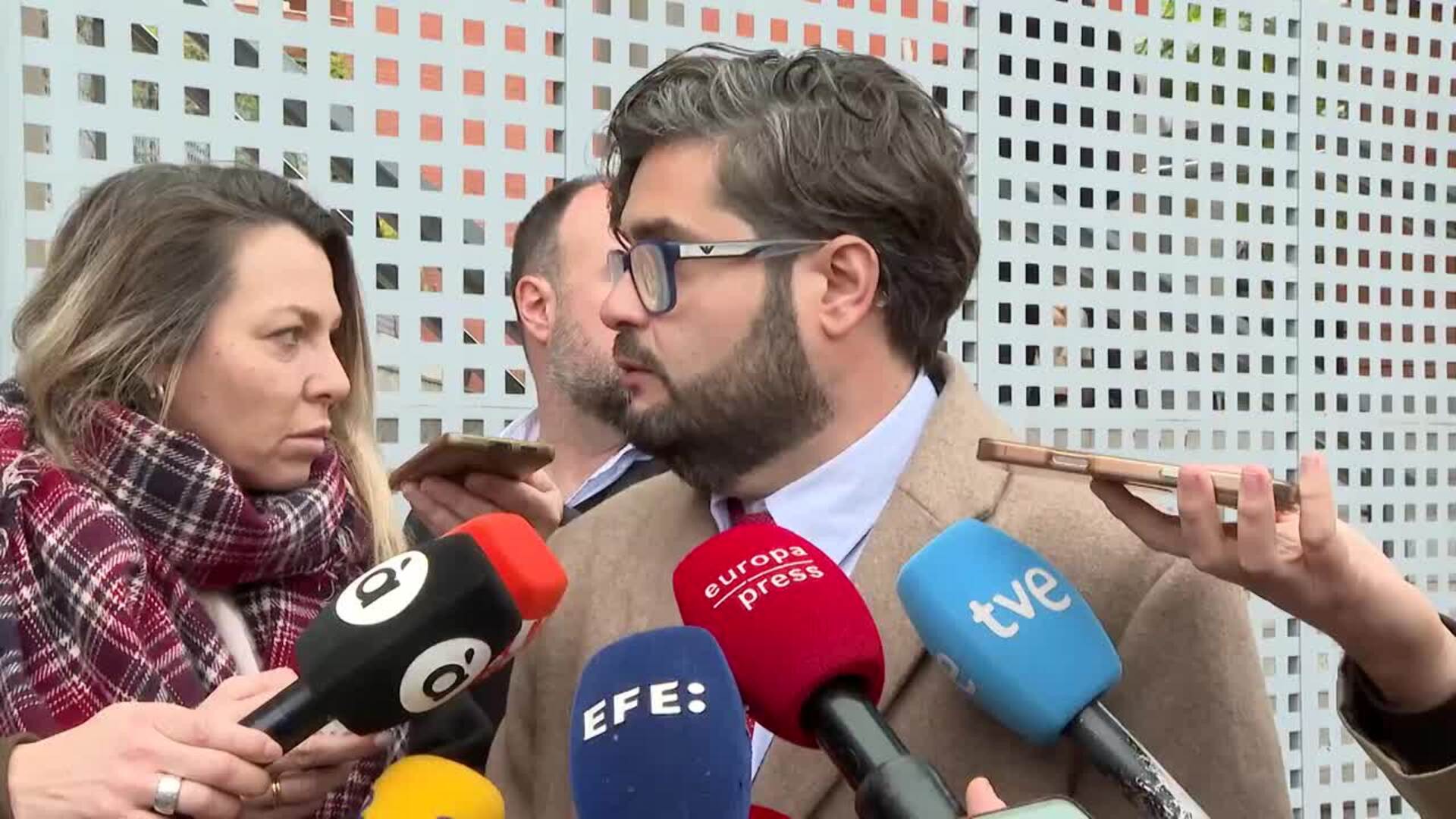 Las familias despiden "dolor" a las víctimas del naufragio de Indonesia